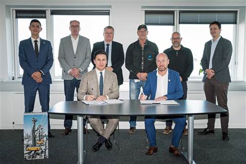 Port authorities and the team from Liebherr signing deal for new crane purchase