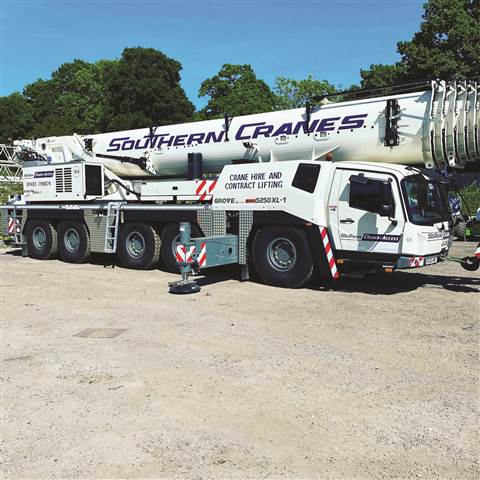 Southern Cranes & Access-takes-delivery-of-UK’s-first-Grove-GMK5250XL-1-3